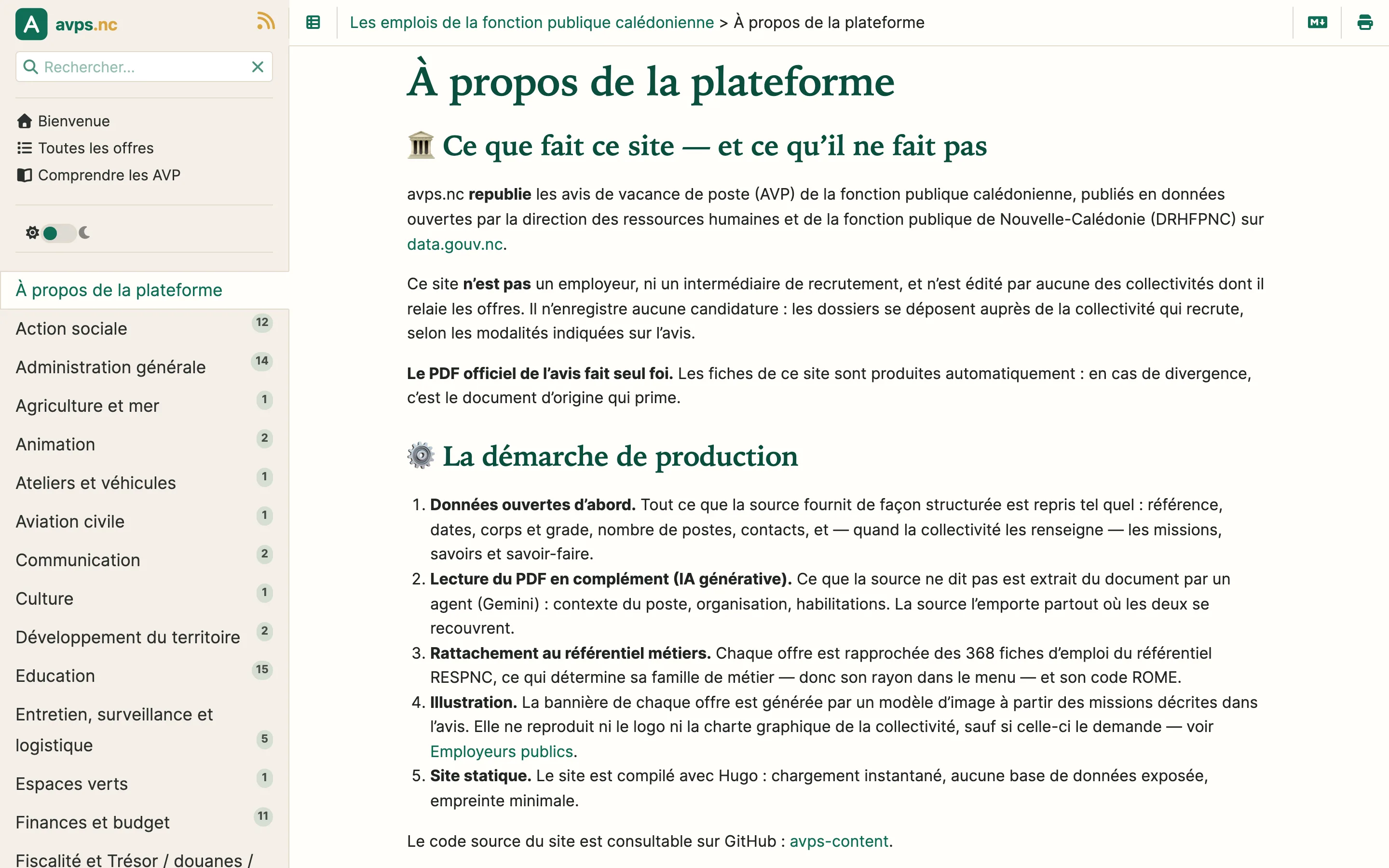 La page « À propos de la plateforme » d'avps.nc : ce que fait le site et ce qu'il ne fait pas, puis la démarche de production en cinq points.
