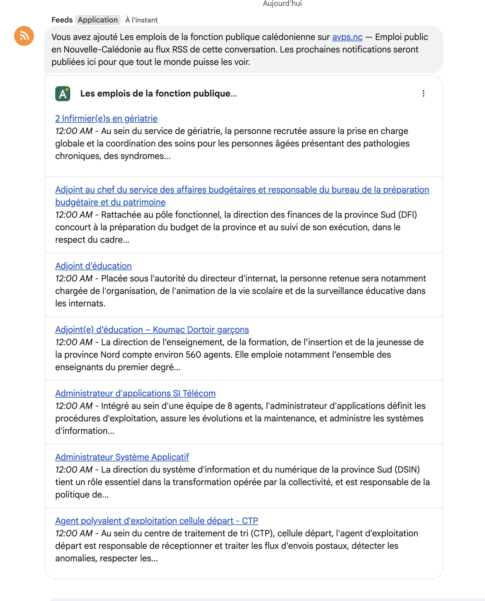 Un espace Google Chat où l'application Feeds publie les nouvelles offres d'avps.nc : pour chaque offre, le titre du poste cliquable et le début de sa description.